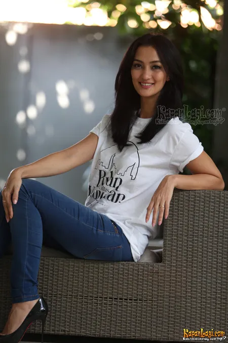 Foto Atiqah Hasiholan