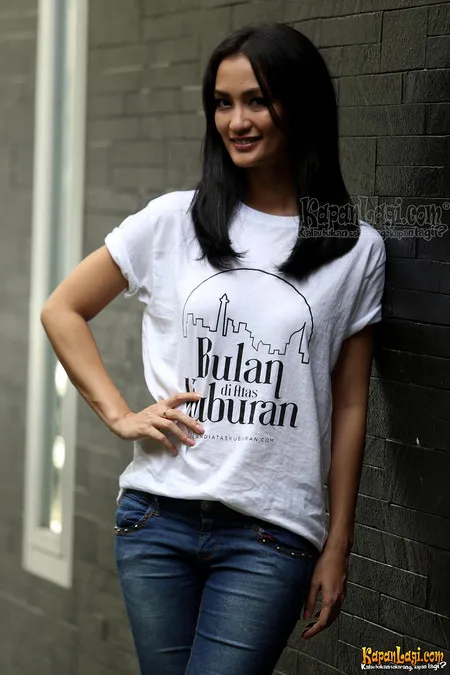 Foto Atiqah Hasiholan