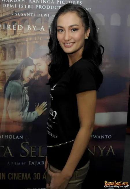 Foto Atiqah Hasiholan