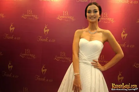 Foto Atiqah Hasiholan