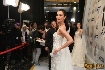 Foto Atiqah Hasiholan