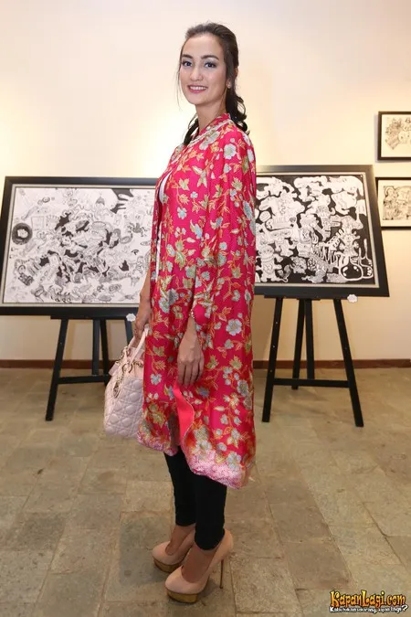 Foto Atiqah Hasiholan