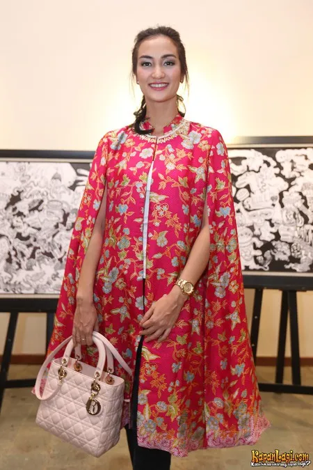 Foto Atiqah Hasiholan