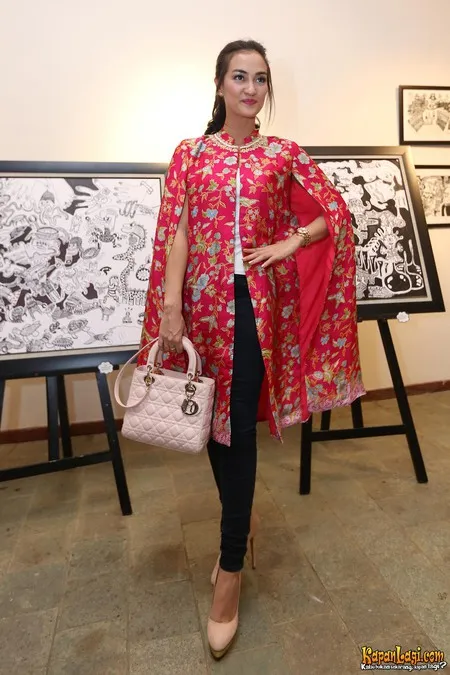 Foto Atiqah Hasiholan