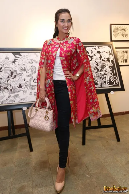 Foto Atiqah Hasiholan