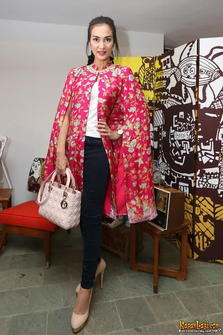 Foto Atiqah Hasiholan