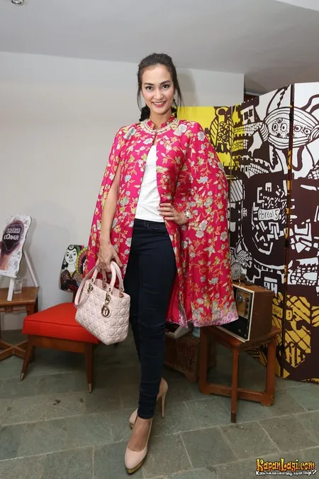 Foto Atiqah Hasiholan