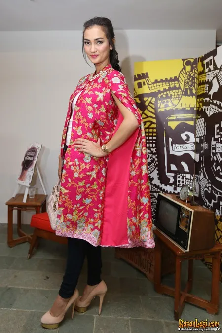 Foto Atiqah Hasiholan