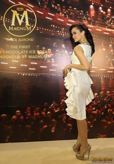 Foto Atiqah Hasiholan