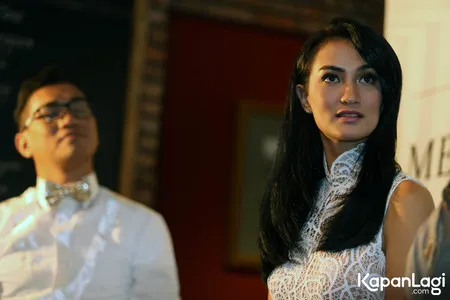 Foto Atiqah Hasiholan