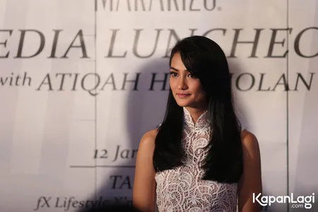 Foto Atiqah Hasiholan