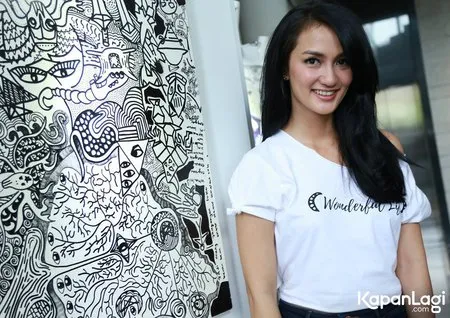 Foto Atiqah Hasiholan