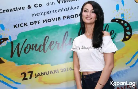 Foto Atiqah Hasiholan