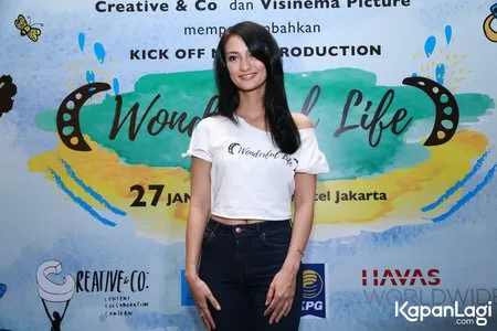 Foto Atiqah Hasiholan