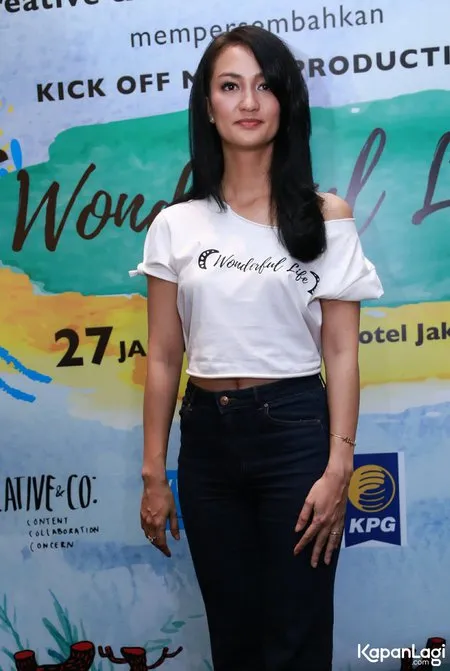 Foto Atiqah Hasiholan