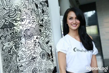 Foto Atiqah Hasiholan