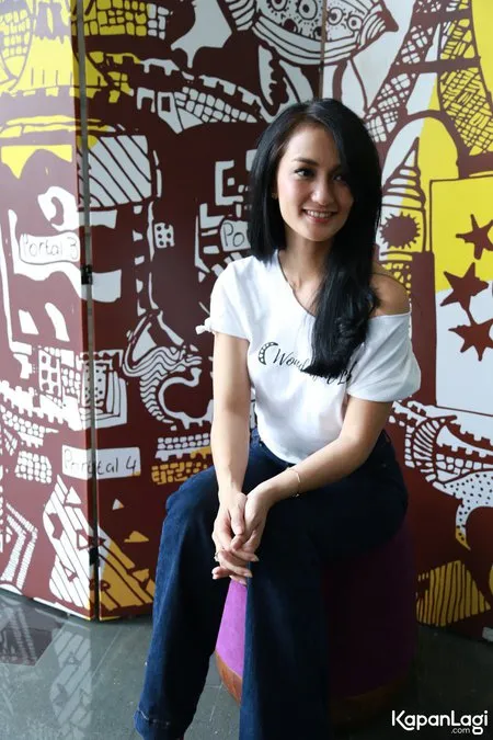 Foto Atiqah Hasiholan