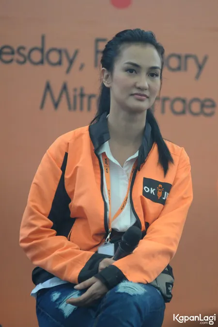 Foto Atiqah Hasiholan