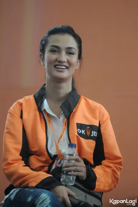 Foto Atiqah Hasiholan