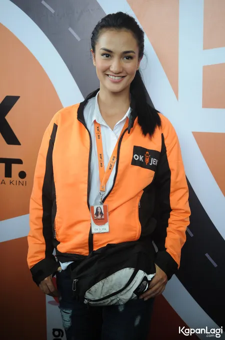 Foto Atiqah Hasiholan