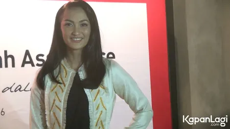 Foto Atiqah Hasiholan