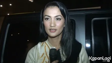 Foto Atiqah Hasiholan