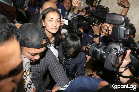 Foto Atiqah Hasiholan