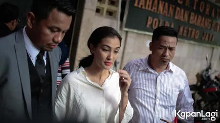 Foto Atiqah Hasiholan