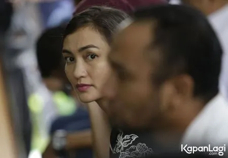 Foto Atiqah Hasiholan