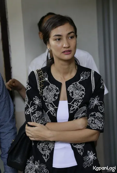 Foto Atiqah Hasiholan