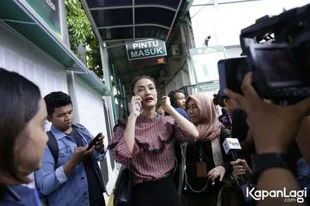 Foto Atiqah Hasiholan