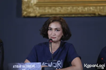 Foto Atiqah Hasiholan