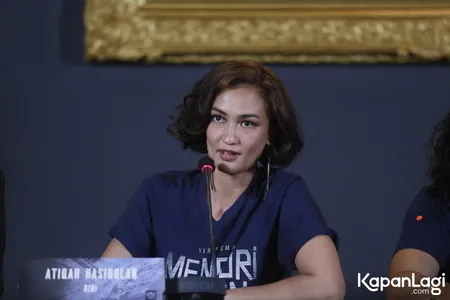 Foto Atiqah Hasiholan