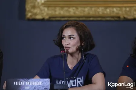 Foto Atiqah Hasiholan