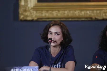 Foto Atiqah Hasiholan