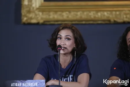 Foto Atiqah Hasiholan