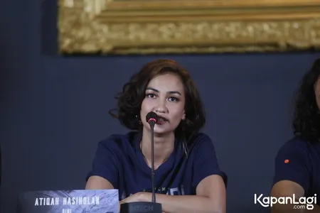 Foto Atiqah Hasiholan