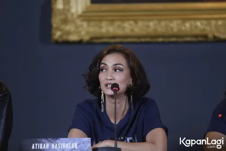 Foto Atiqah Hasiholan