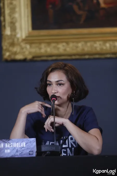 Foto Atiqah Hasiholan