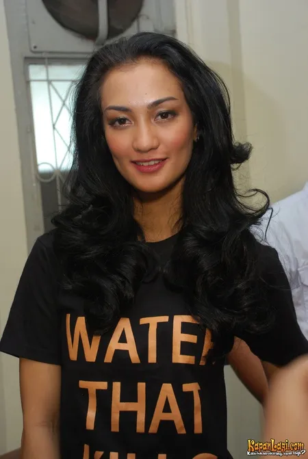 Foto Atiqah Hasiholan