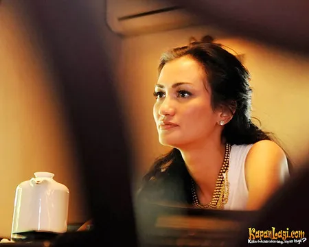 Foto Atiqah Hasiholan