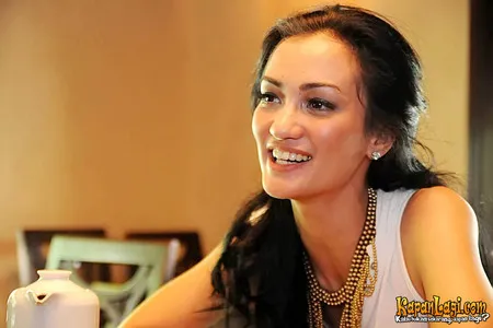 Foto Atiqah Hasiholan