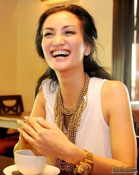 Foto Atiqah Hasiholan