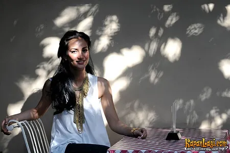 Foto Atiqah Hasiholan
