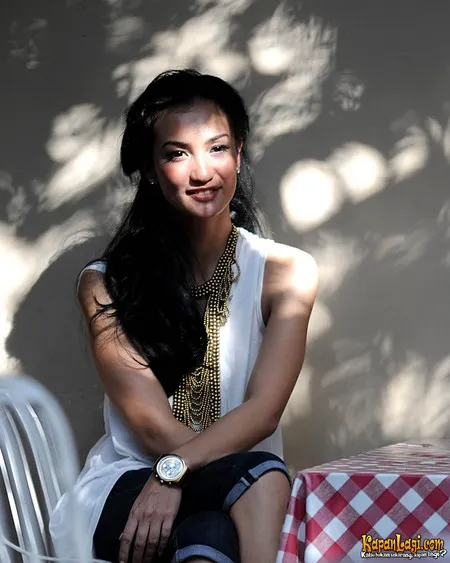 Foto Atiqah Hasiholan