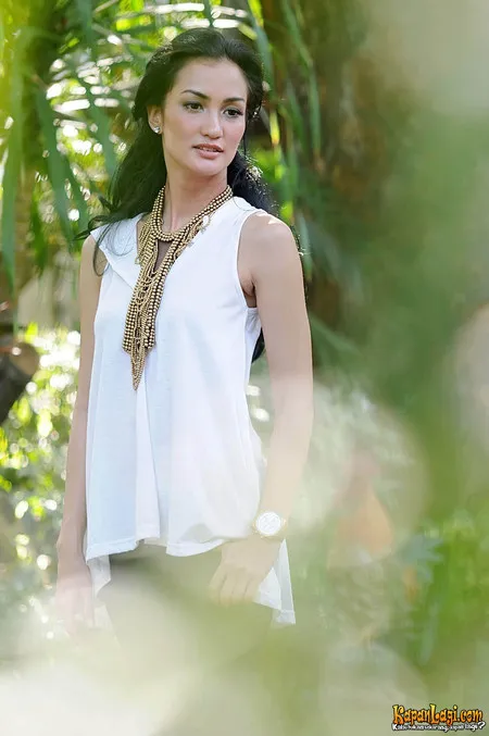 Foto Atiqah Hasiholan