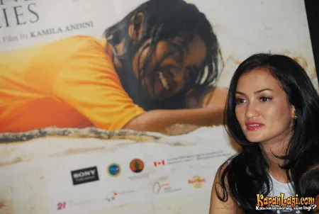 Foto Atiqah Hasiholan