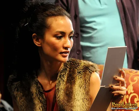 Foto Atiqah Hasiholan