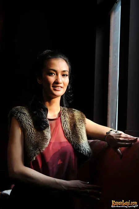 Foto Atiqah Hasiholan