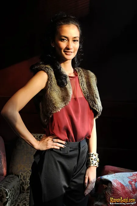 Foto Atiqah Hasiholan